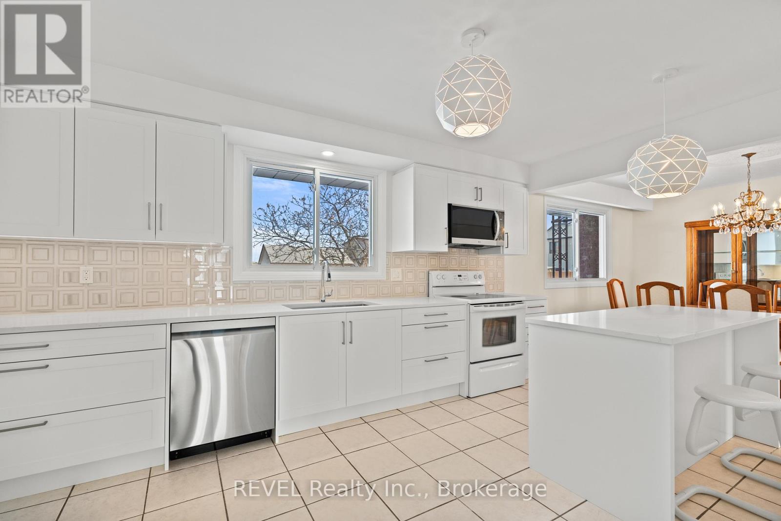 7797 Mulhern Street, Niagara Falls (Ascot), Ontario  L2H 1B6 - Photo 7 - X12055926