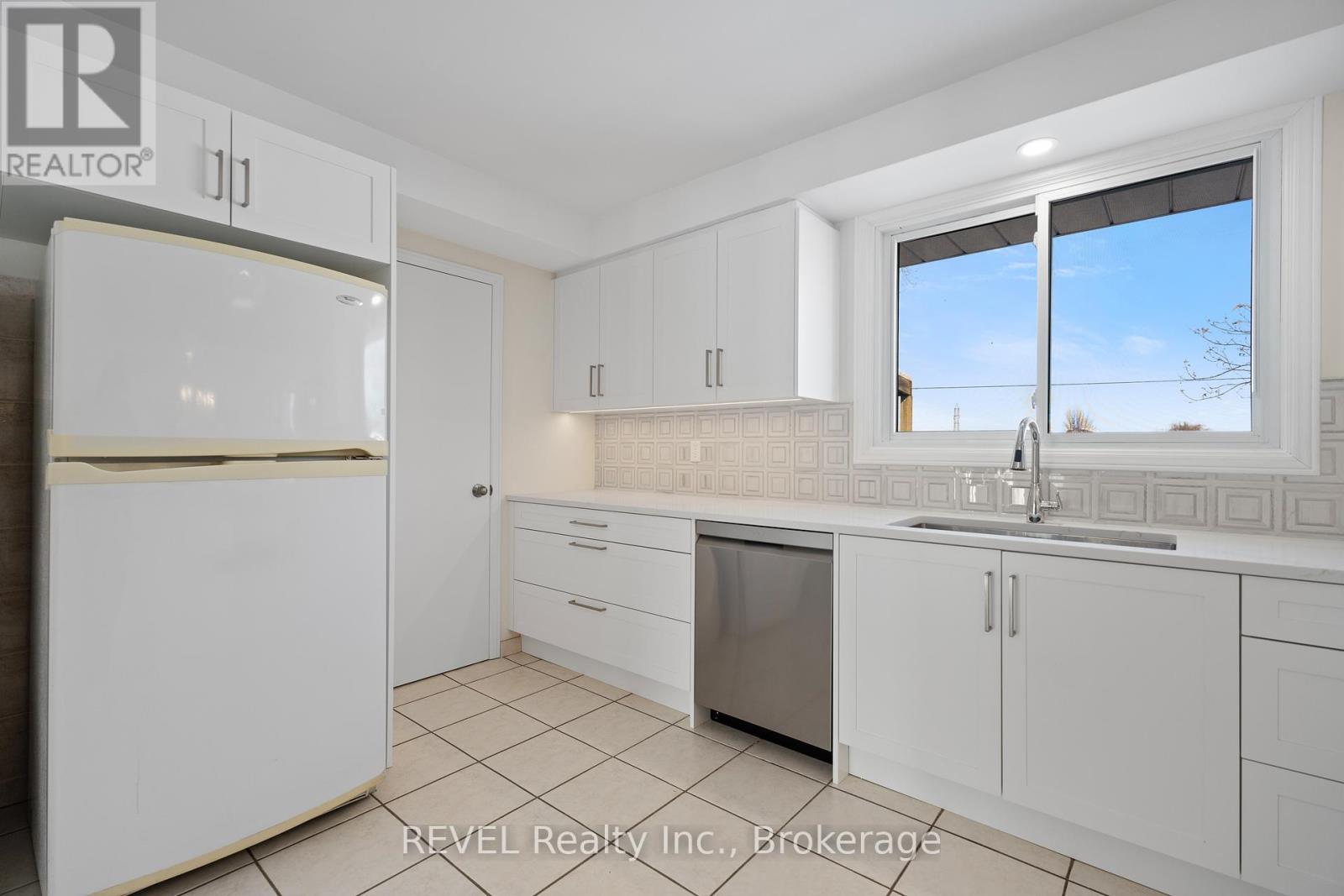 7797 Mulhern Street, Niagara Falls (Ascot), Ontario  L2H 1B6 - Photo 8 - X12055926