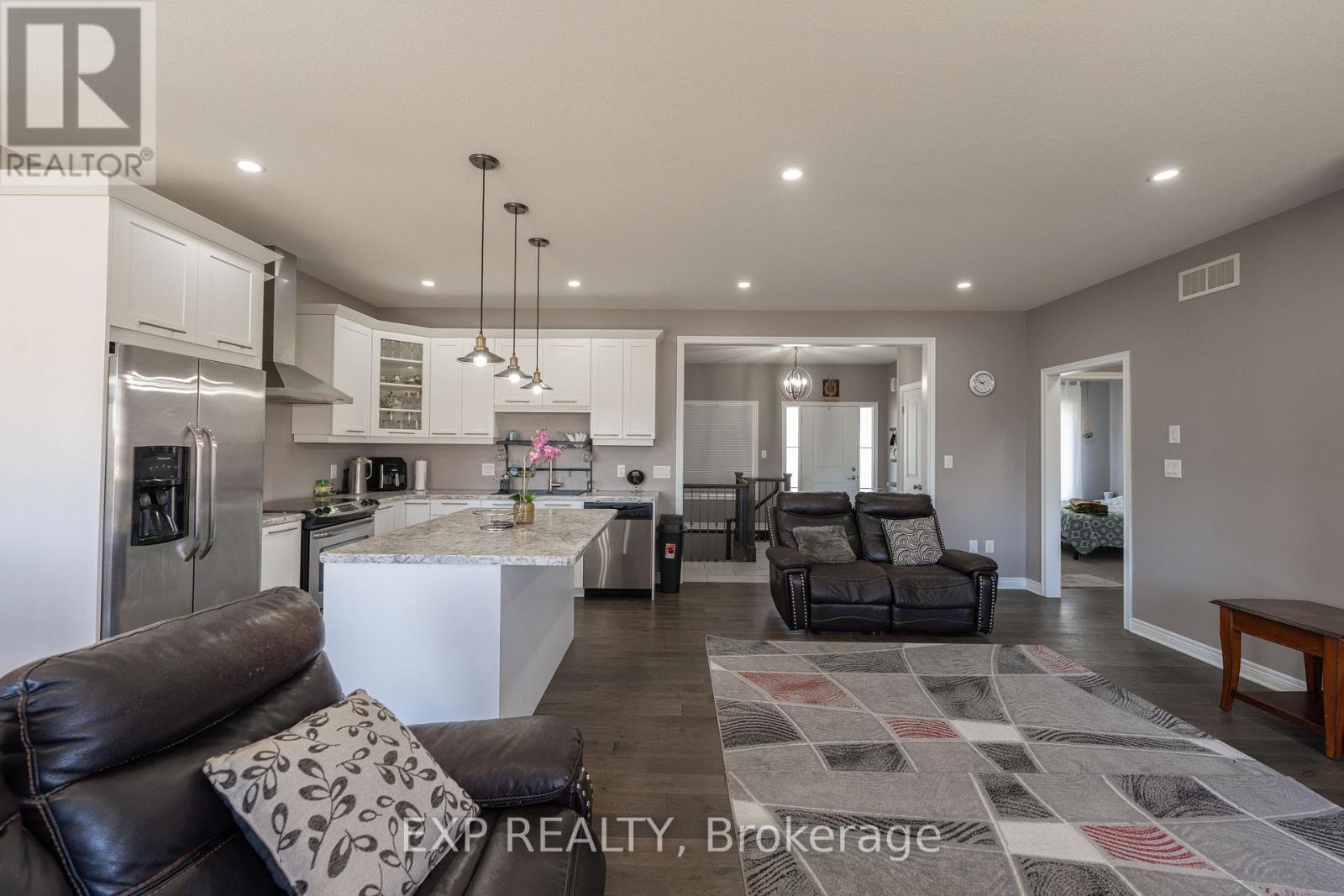 7148 Garner Road, Niagara Falls (219 - Forestview), Ontario  L2E 6S5 - Photo 14 - X12056602