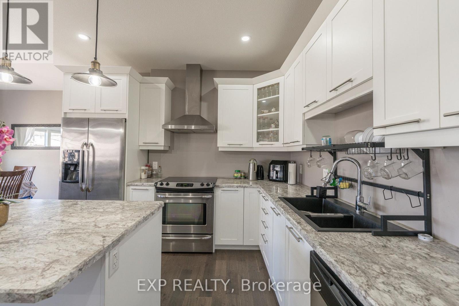 7148 Garner Road, Niagara Falls (219 - Forestview), Ontario  L2E 6S5 - Photo 16 - X12056602