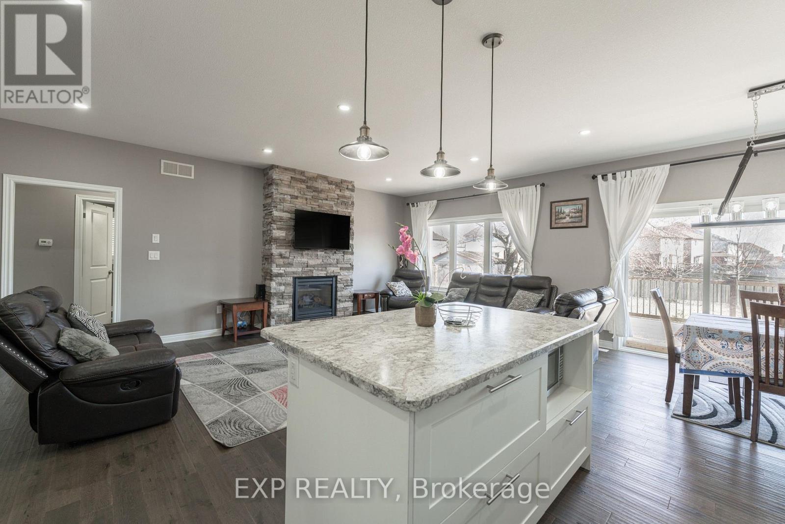 7148 Garner Road, Niagara Falls (219 - Forestview), Ontario  L2E 6S5 - Photo 17 - X12056602