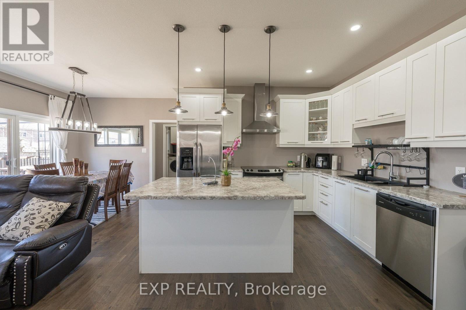 7148 Garner Road, Niagara Falls (219 - Forestview), Ontario  L2E 6S5 - Photo 18 - X12056602