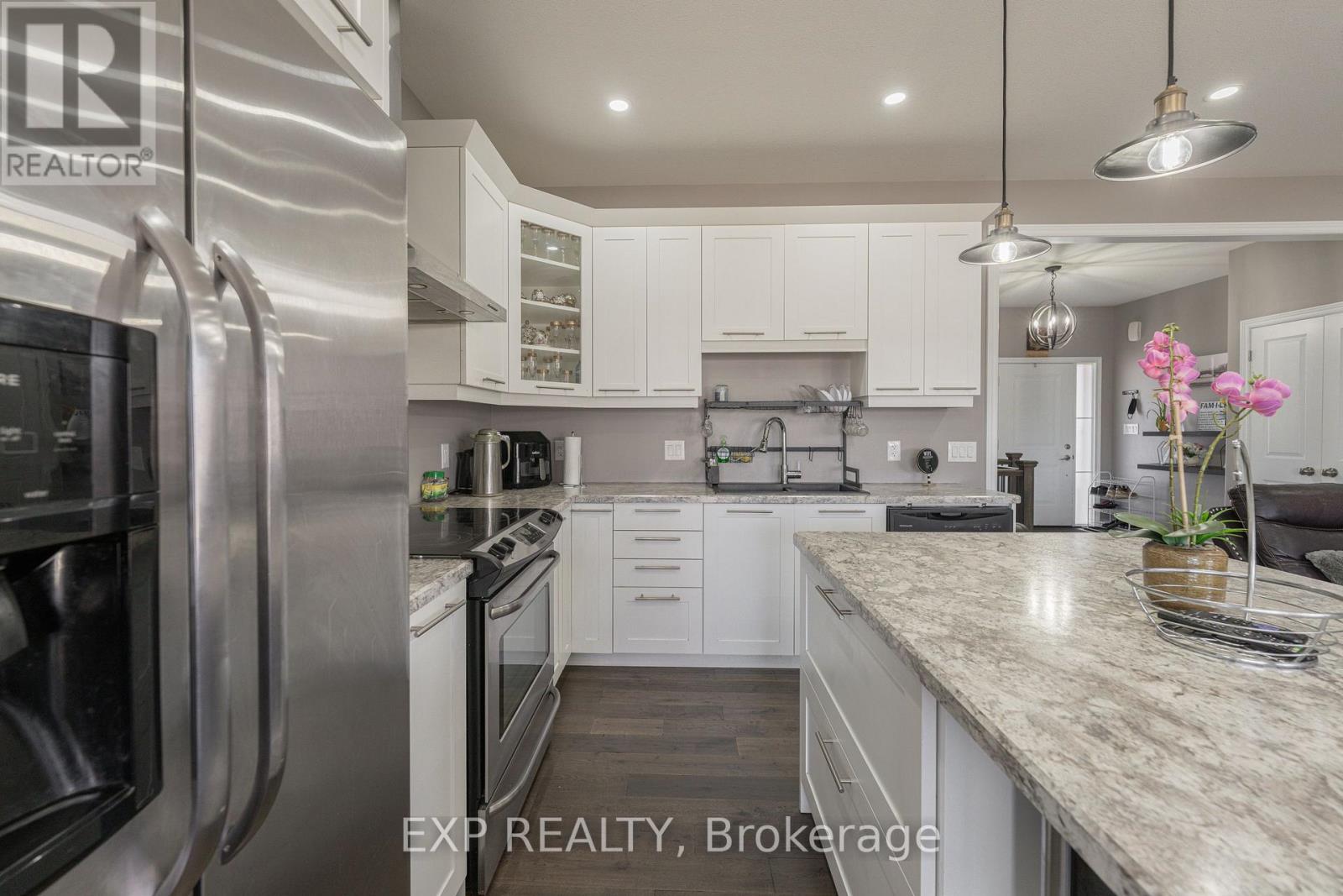 7148 Garner Road, Niagara Falls (219 - Forestview), Ontario  L2E 6S5 - Photo 19 - X12056602