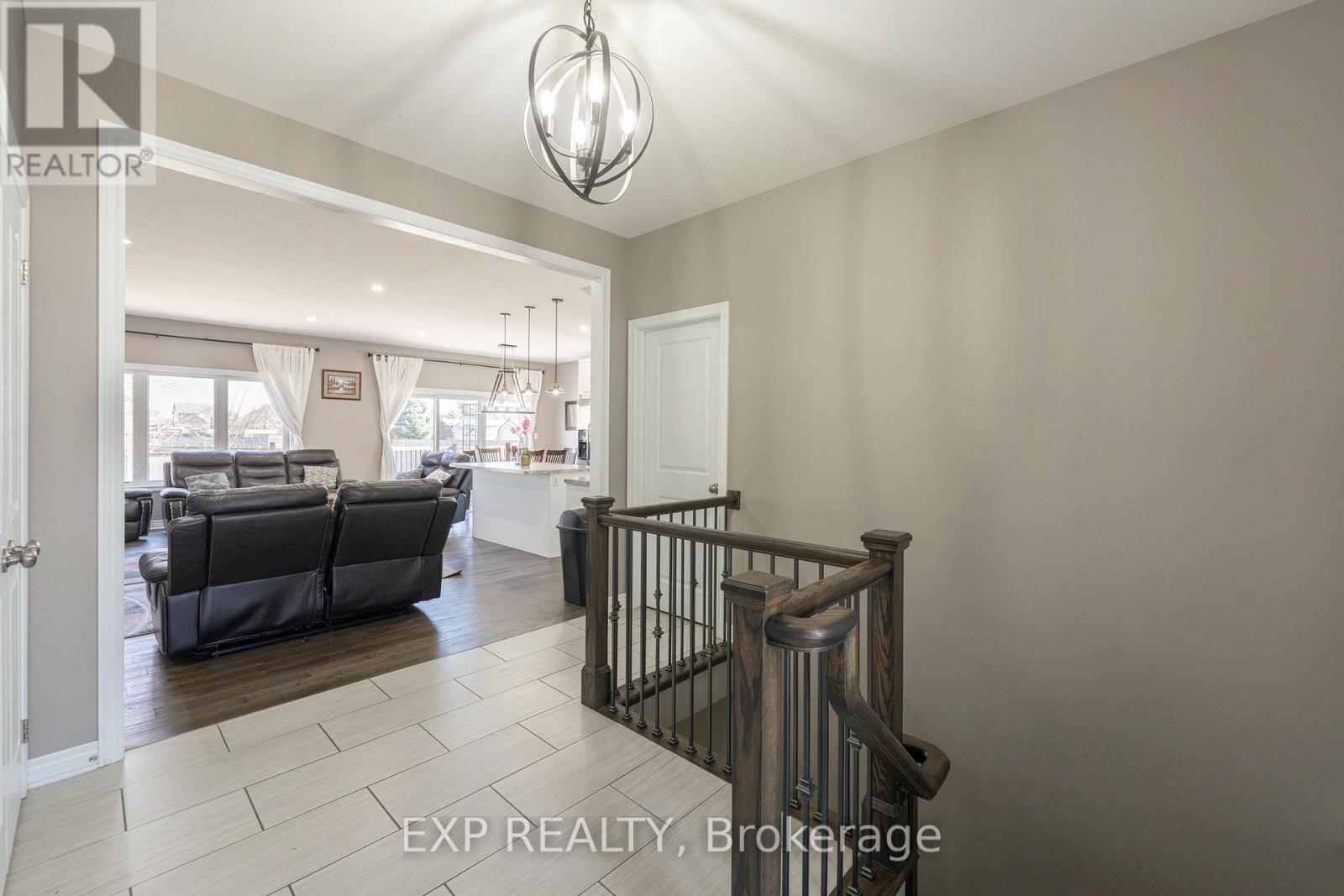 7148 Garner Road, Niagara Falls (219 - Forestview), Ontario  L2E 6S5 - Photo 31 - X12056602