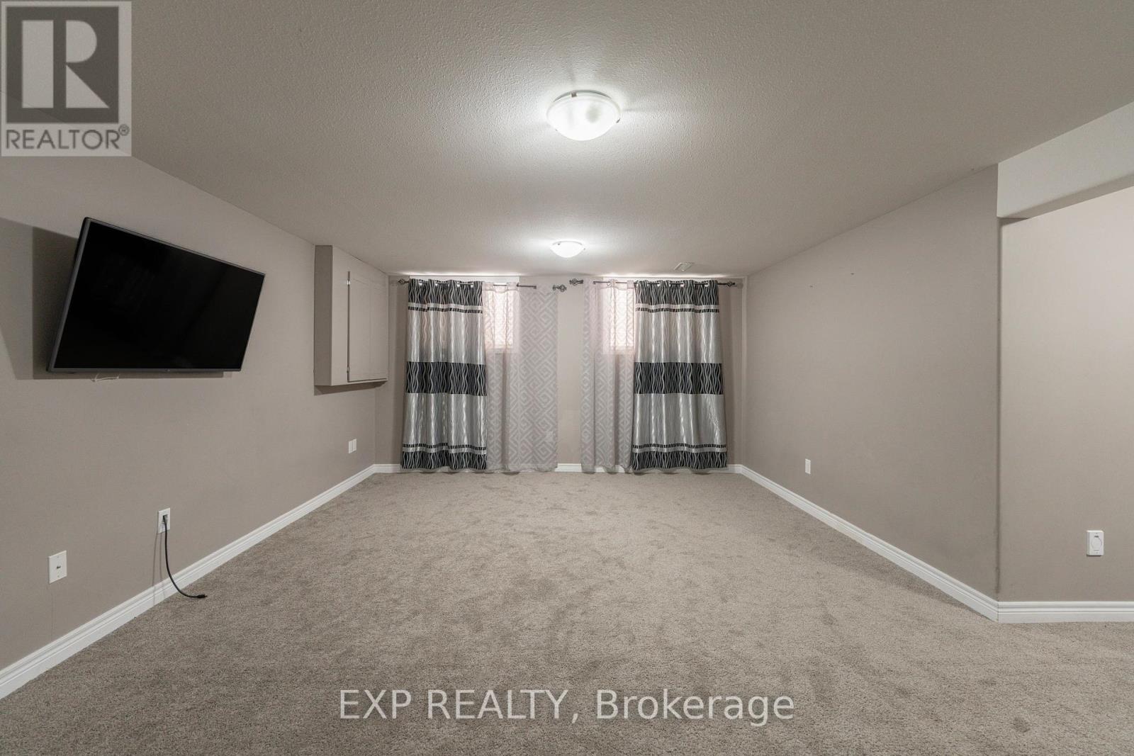 7148 Garner Road, Niagara Falls (219 - Forestview), Ontario  L2E 6S5 - Photo 32 - X12056602