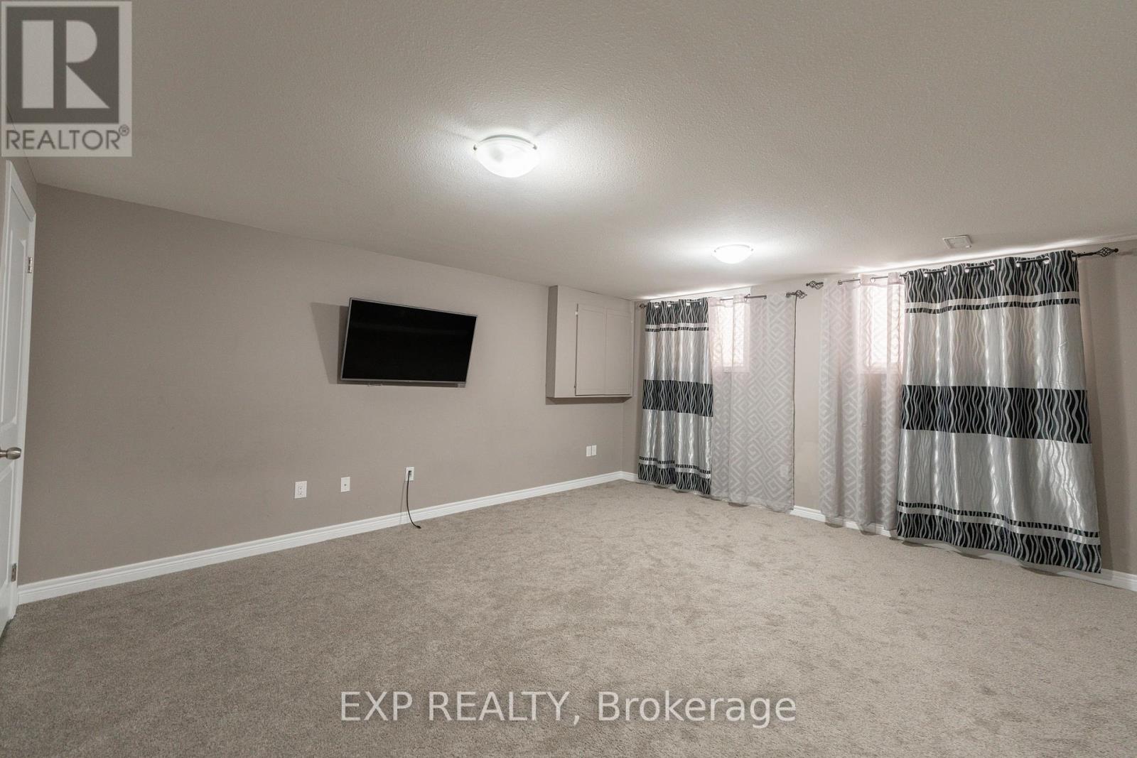 7148 Garner Road, Niagara Falls (219 - Forestview), Ontario  L2E 6S5 - Photo 33 - X12056602