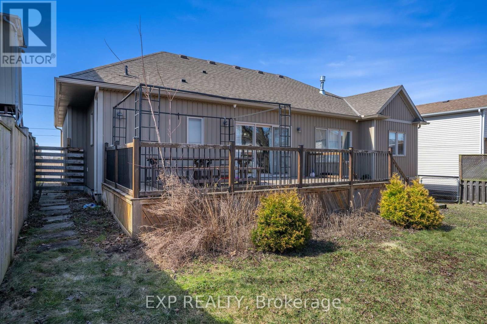 7148 Garner Road, Niagara Falls (219 - Forestview), Ontario  L2E 6S5 - Photo 46 - X12056602