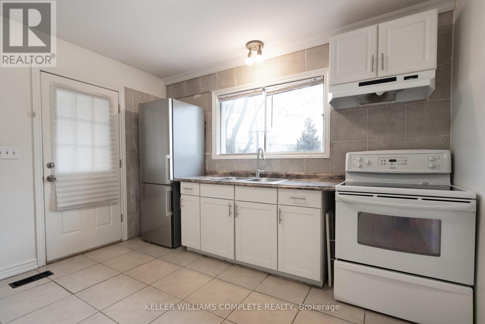 149 Strathcona Avenue N, Hamilton (Strathcona), Ontario  L8R 3C4 - Photo 12 - X12056802
