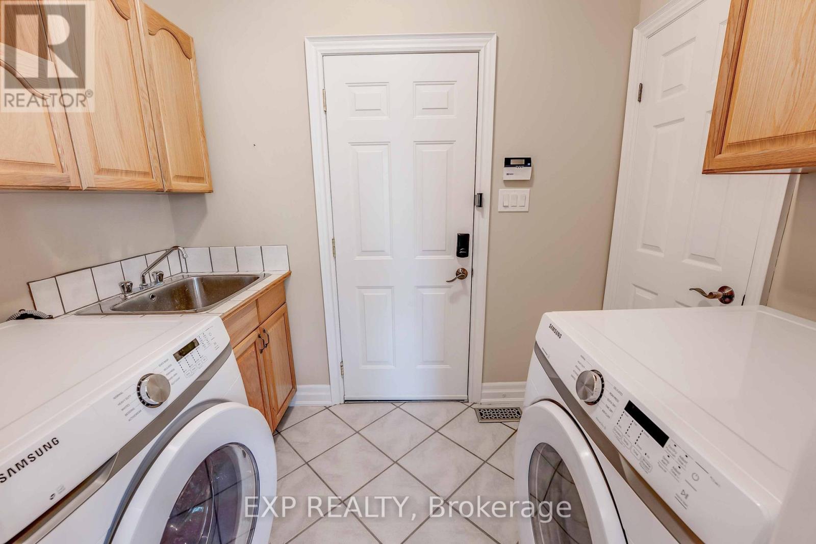 3750 Kalar Road, Niagara Falls (208 - Mt. Carmel), Ontario  L2H 0K2 - Photo 22 - X12057772
