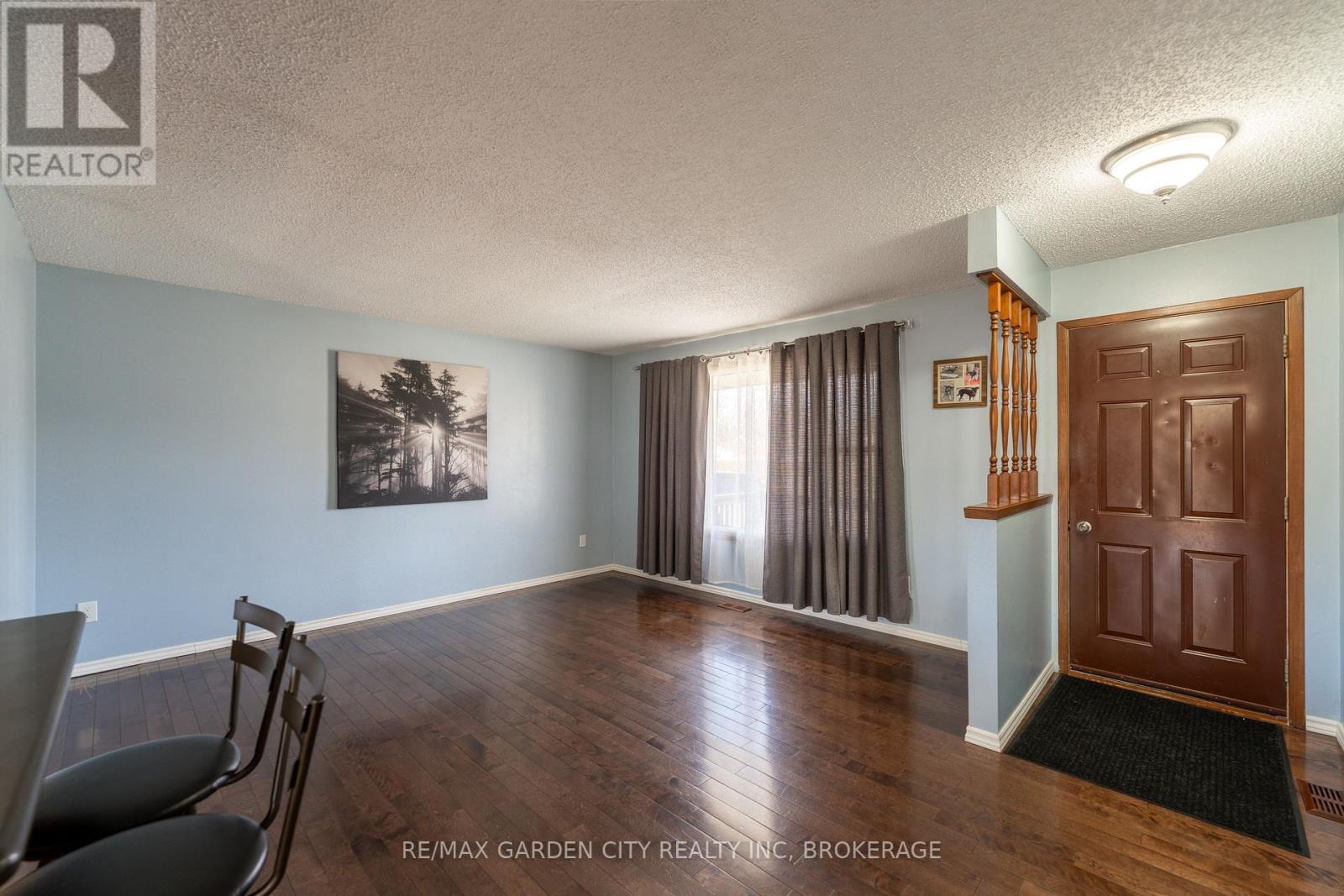 4 Englewood Court, Fort Erie (334 - Crescent Park), Ontario  L2A 5X5 - Photo 13 - X12059197