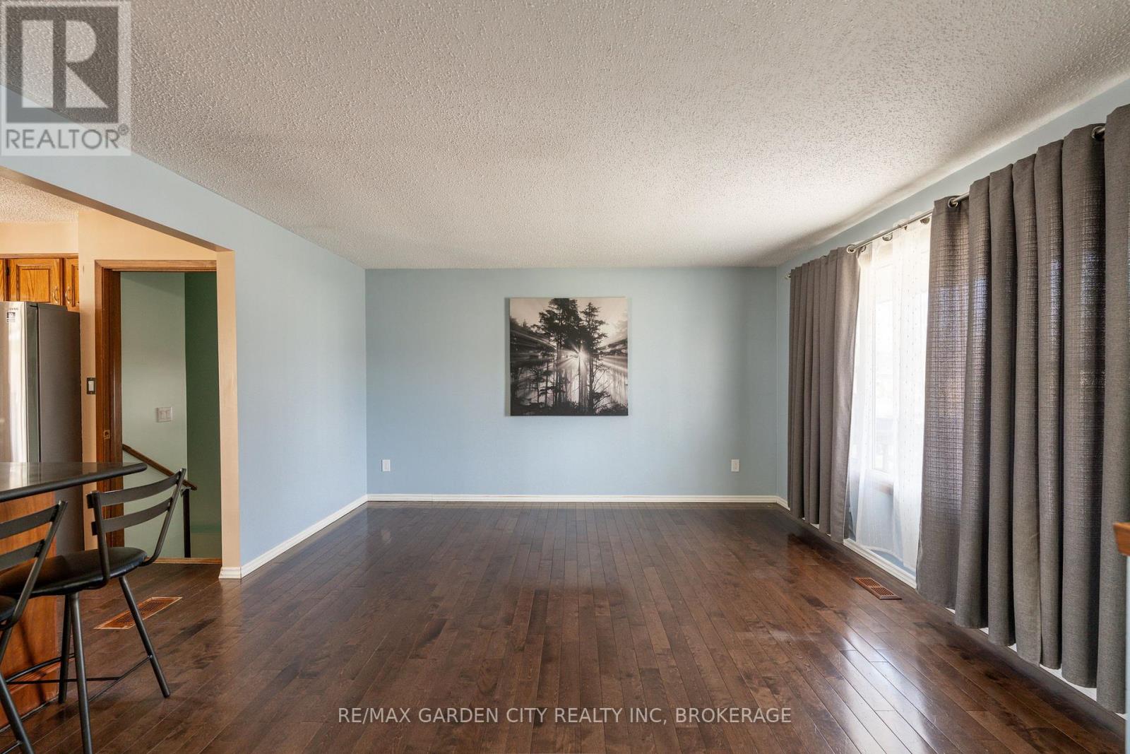 4 Englewood Court, Fort Erie (334 - Crescent Park), Ontario  L2A 5X5 - Photo 14 - X12059197