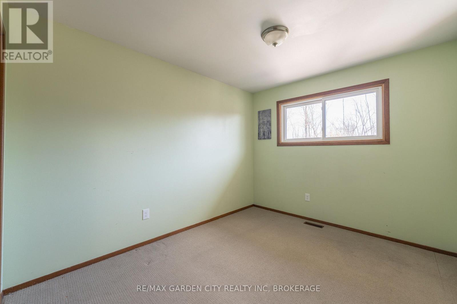 4 Englewood Court, Fort Erie (334 - Crescent Park), Ontario  L2A 5X5 - Photo 25 - X12059197