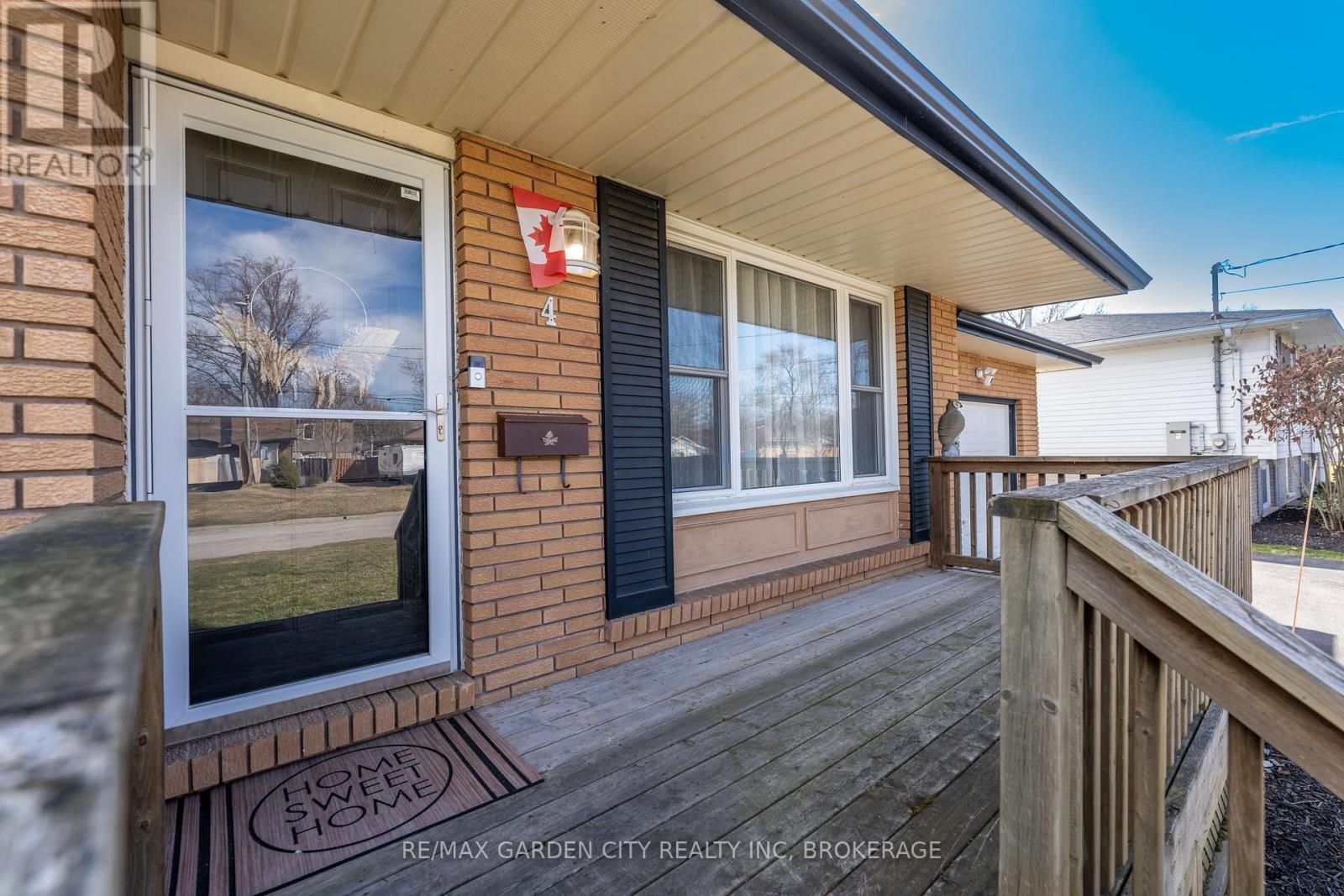 4 Englewood Court, Fort Erie (334 - Crescent Park), Ontario  L2A 5X5 - Photo 8 - X12059197