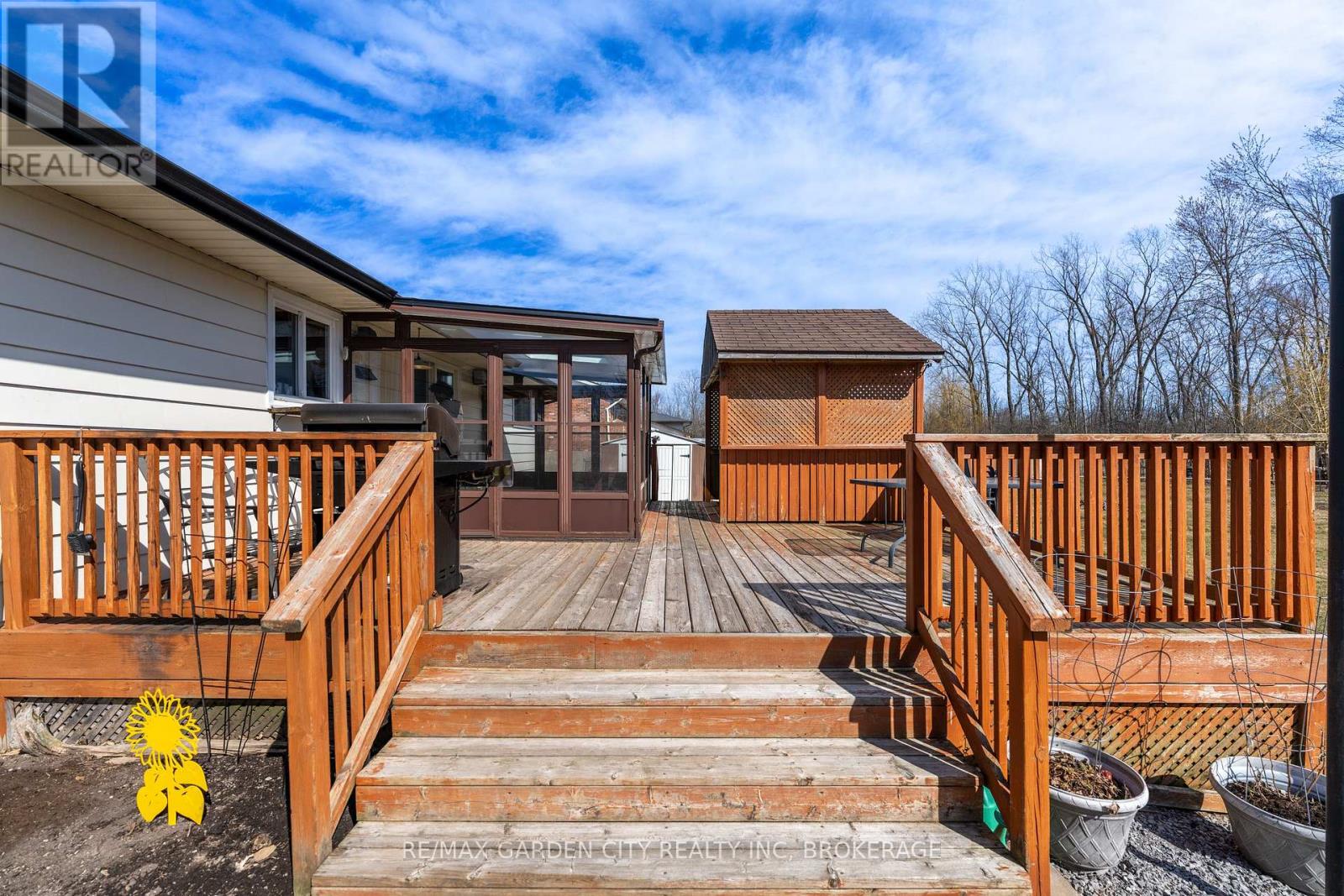 4 Englewood Court, Fort Erie (334 - Crescent Park), Ontario  L2A 5X5 - Photo 9 - X12059197