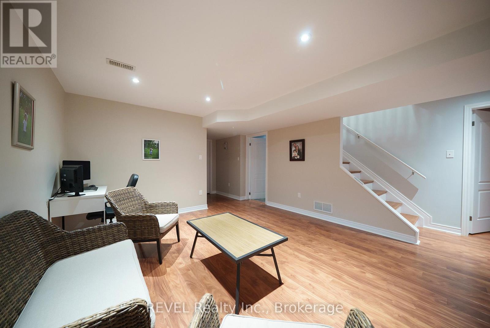 3 - 560 Grey Street, Brantford, Ontario  N3S 0C4 - Photo 23 - X12059813
