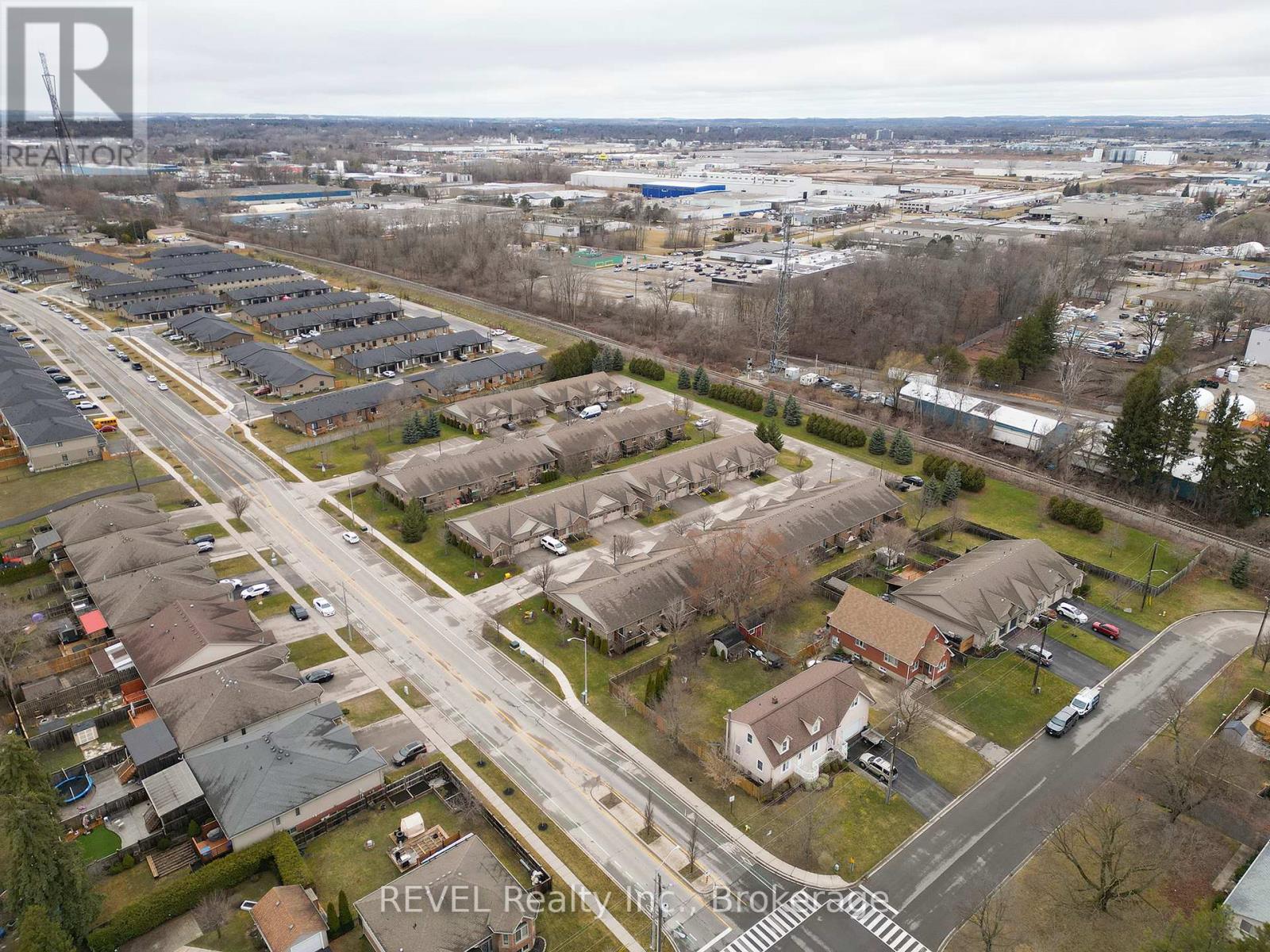 3 - 560 Grey Street, Brantford, Ontario  N3S 0C4 - Photo 4 - X12059813
