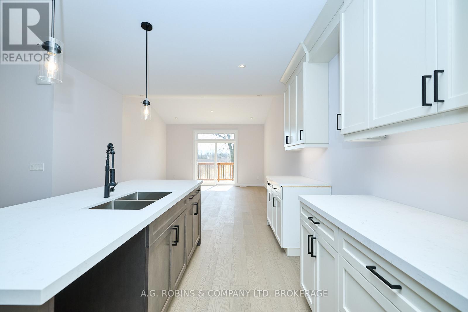 4124 Fly Road, Lincoln (983 - Escarpment), Ontario  L0R 1G0 - Photo 10 - X12059829