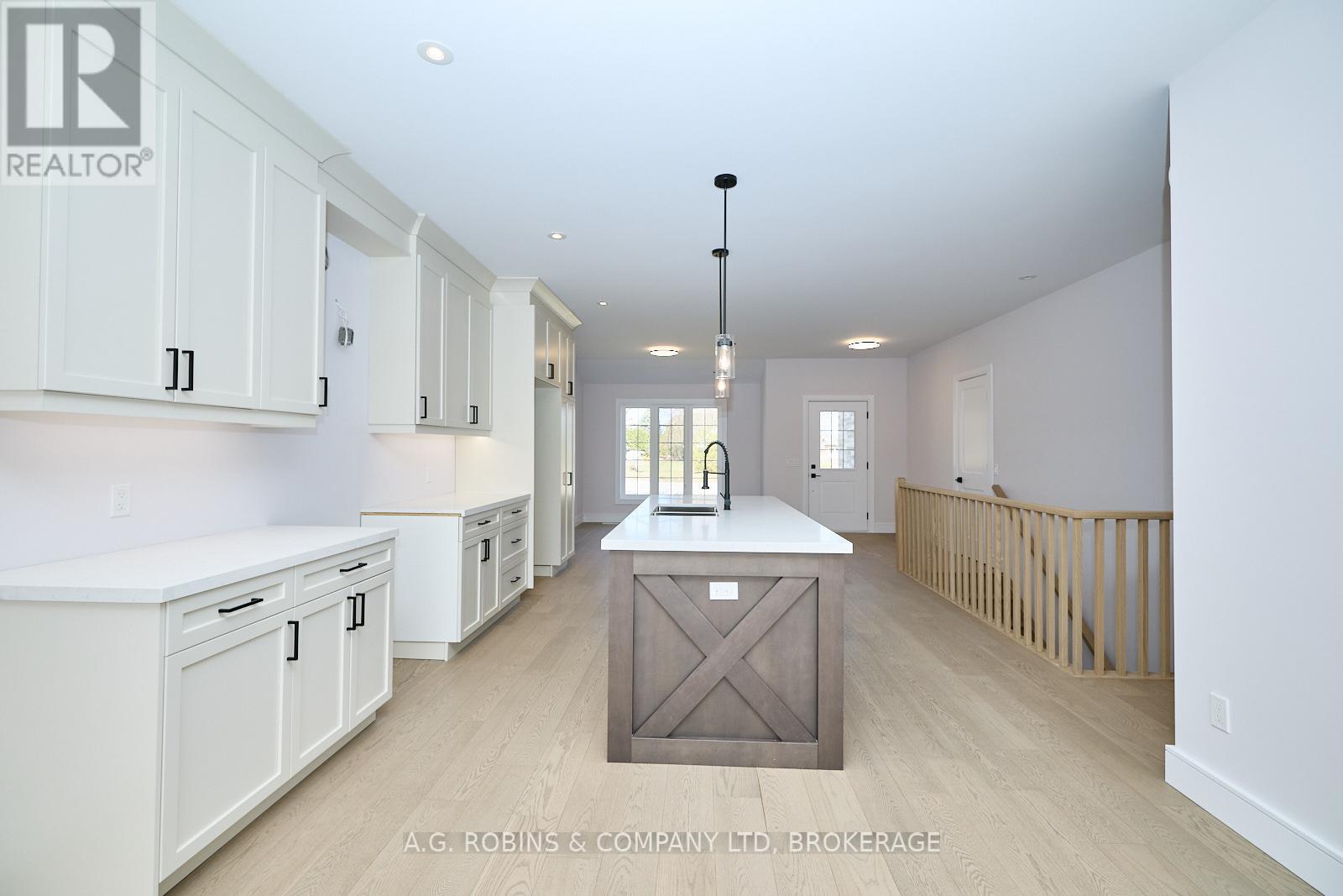4124 Fly Road, Lincoln (983 - Escarpment), Ontario  L0R 1G0 - Photo 11 - X12059829