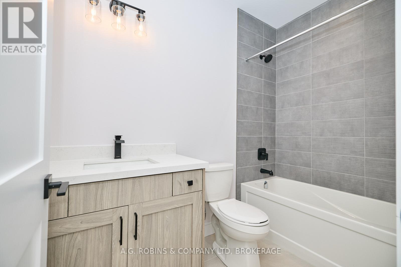 4124 Fly Road, Lincoln (983 - Escarpment), Ontario  L0R 1G0 - Photo 18 - X12059829
