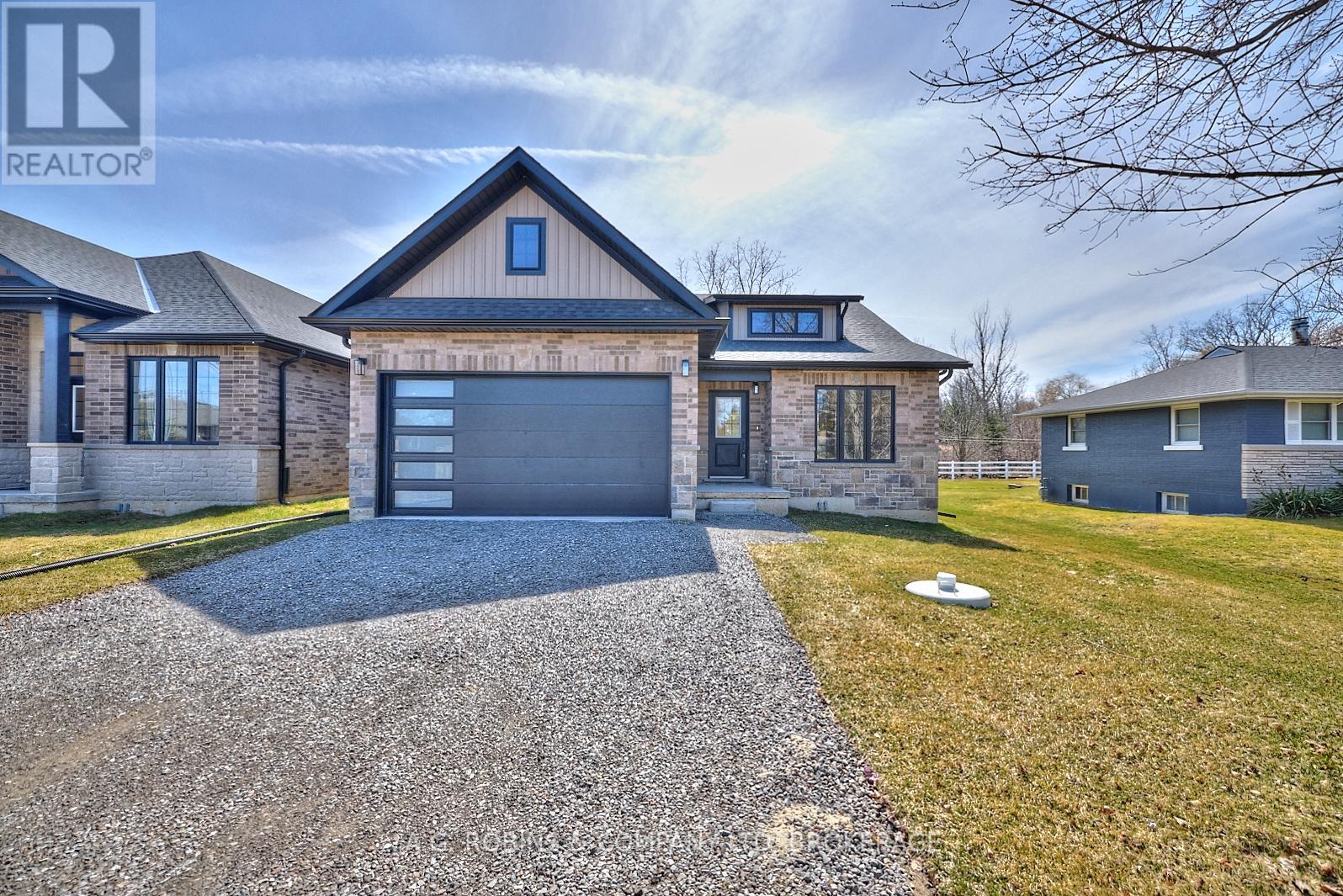 4124 Fly Road, Lincoln (983 - Escarpment), Ontario  L0R 1G0 - Photo 2 - X12059829