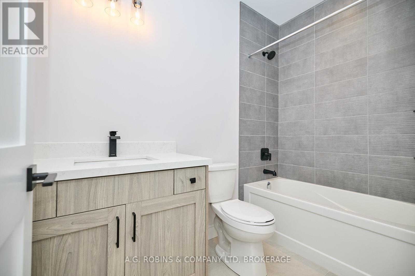4124 Fly Road, Lincoln (983 - Escarpment), Ontario  L0R 1G0 - Photo 22 - X12059829