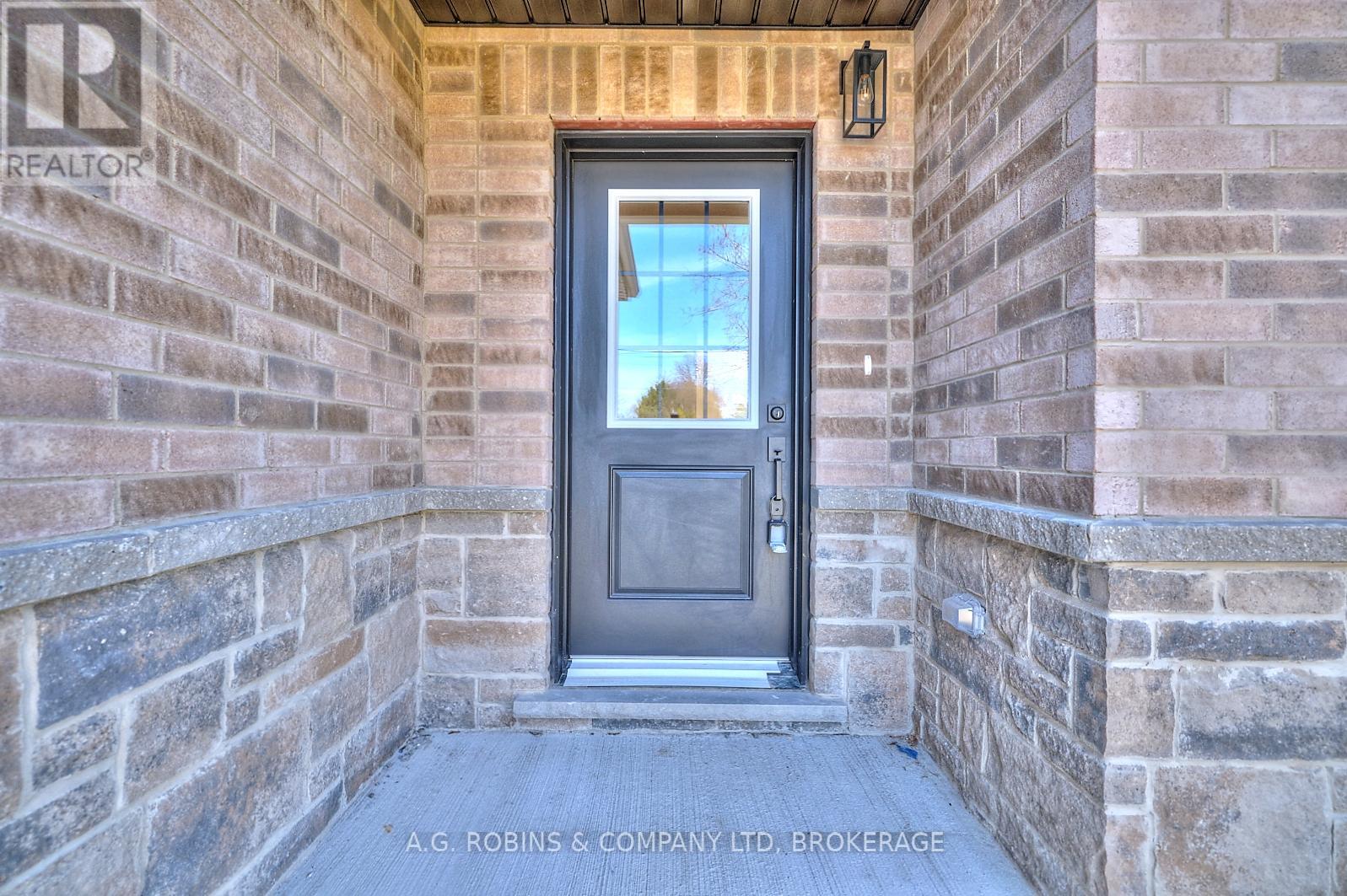 4124 Fly Road, Lincoln (983 - Escarpment), Ontario  L0R 1G0 - Photo 4 - X12059829