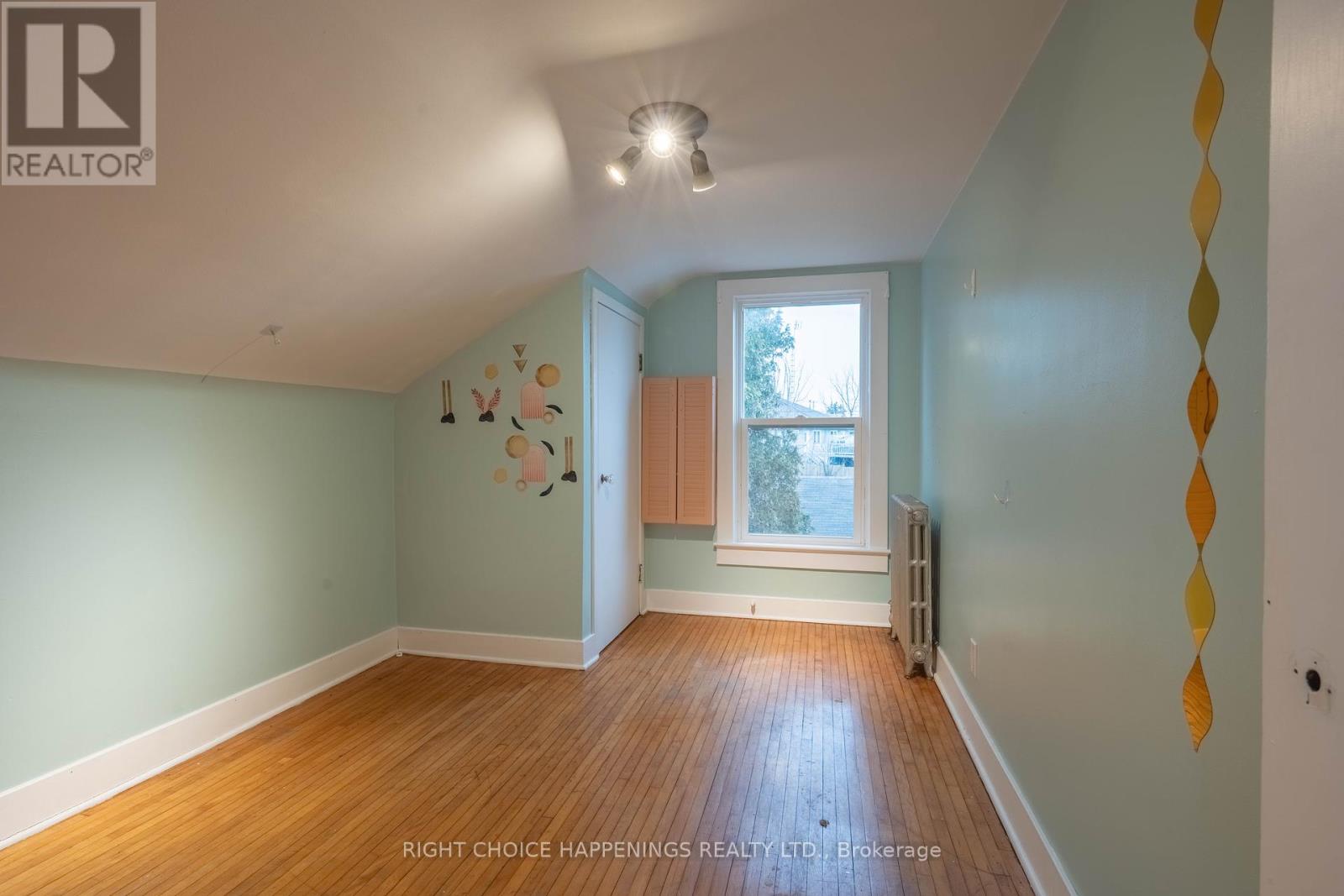 273 Main Street W, Port Colborne (877 - Main Street), Ontario  L3K 3V7 - Photo 11 - X12060207