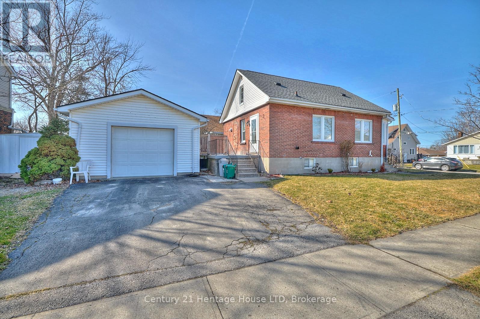 331 BROCK STREET, fort erie (332 - central), Ontario