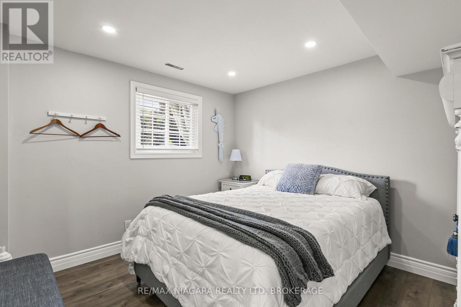 5 Loyalist Court, Niagara-On-The-Lake (101 - Town), Ontario  L0S 1J0 - Photo 27 - X12061401