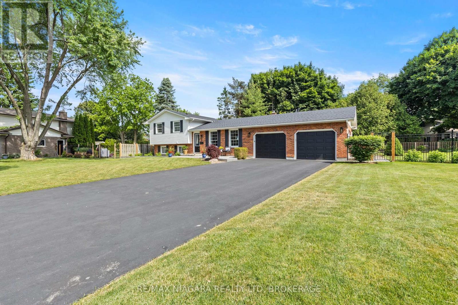 5 Loyalist Court, Niagara-On-The-Lake (101 - Town), Ontario  L0S 1J0 - Photo 3 - X12061401