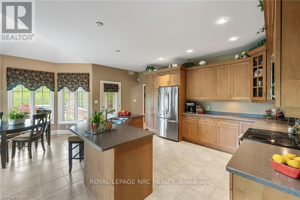 5045 Michener Road, Fort Erie (337 - Crystal Beach), Ontario  L0S 1R0 - Photo 14 - X12063281