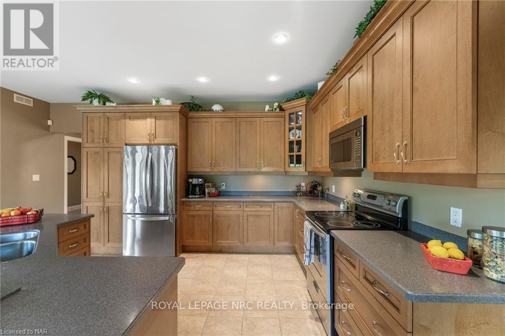 5045 Michener Road, Fort Erie (337 - Crystal Beach), Ontario  L0S 1R0 - Photo 16 - X12063281
