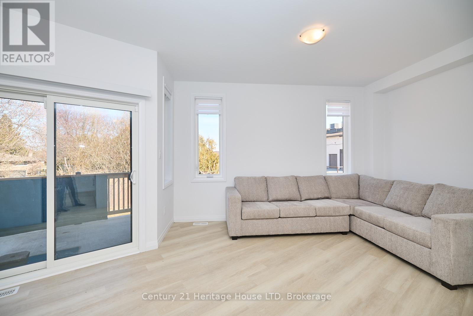 31 - 1465 Station Street, Pelham (662 - Fonthill), Ontario  L0S 1E3 - Photo 5 - X12063571