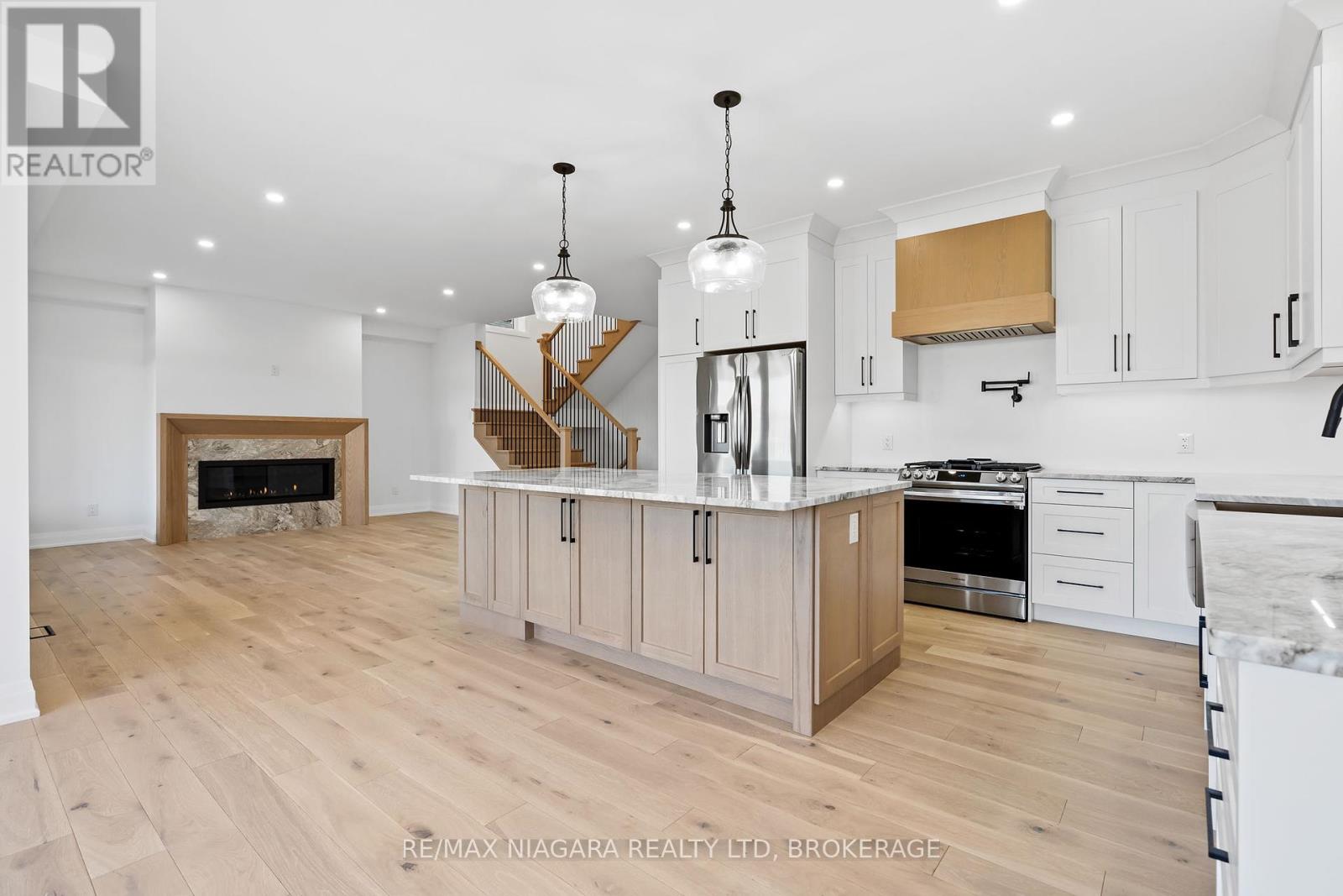 4213 Manson Lane, Lincoln (982 - Beamsville), Ontario  L0R 1G0 - Photo 10 - X12063578