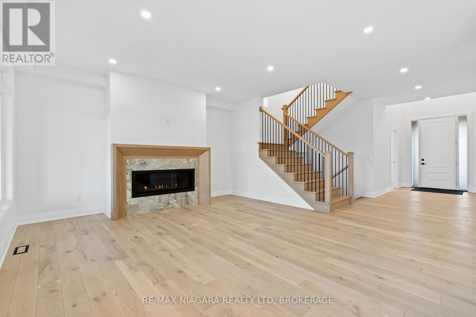 4213 Manson Lane, Lincoln (982 - Beamsville), Ontario  L0R 1G0 - Photo 11 - X12063578