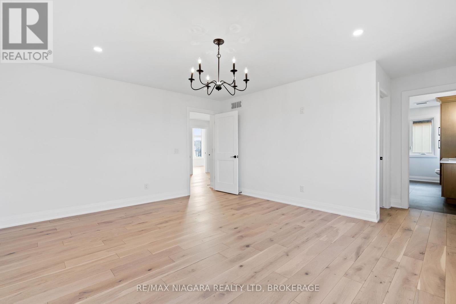 4213 Manson Lane, Lincoln (982 - Beamsville), Ontario  L0R 1G0 - Photo 19 - X12063578