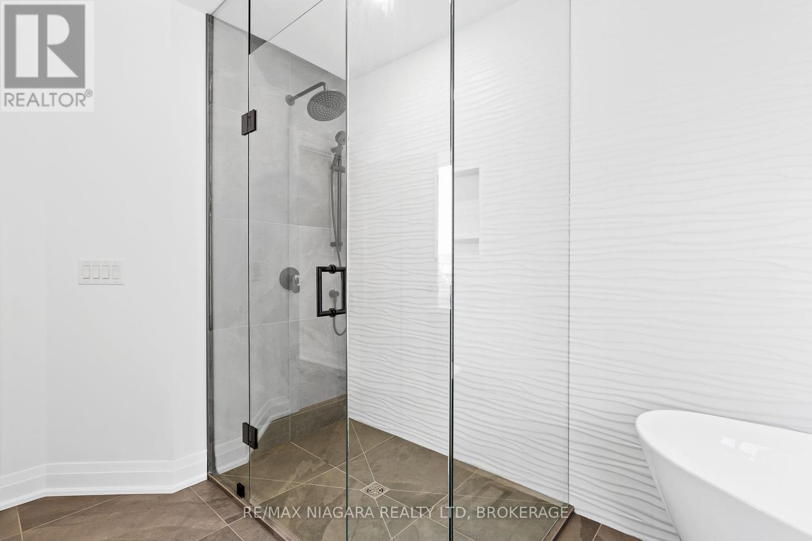 4213 Manson Lane, Lincoln (982 - Beamsville), Ontario  L0R 1G0 - Photo 22 - X12063578