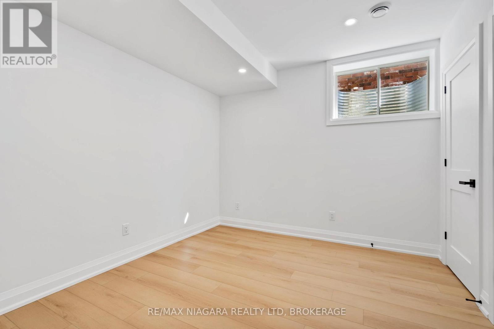 4213 Manson Lane, Lincoln (982 - Beamsville), Ontario  L0R 1G0 - Photo 47 - X12063578