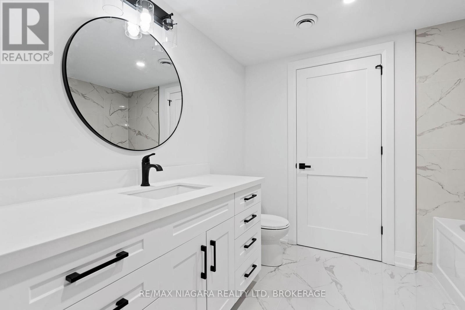 4213 Manson Lane, Lincoln (982 - Beamsville), Ontario  L0R 1G0 - Photo 48 - X12063578