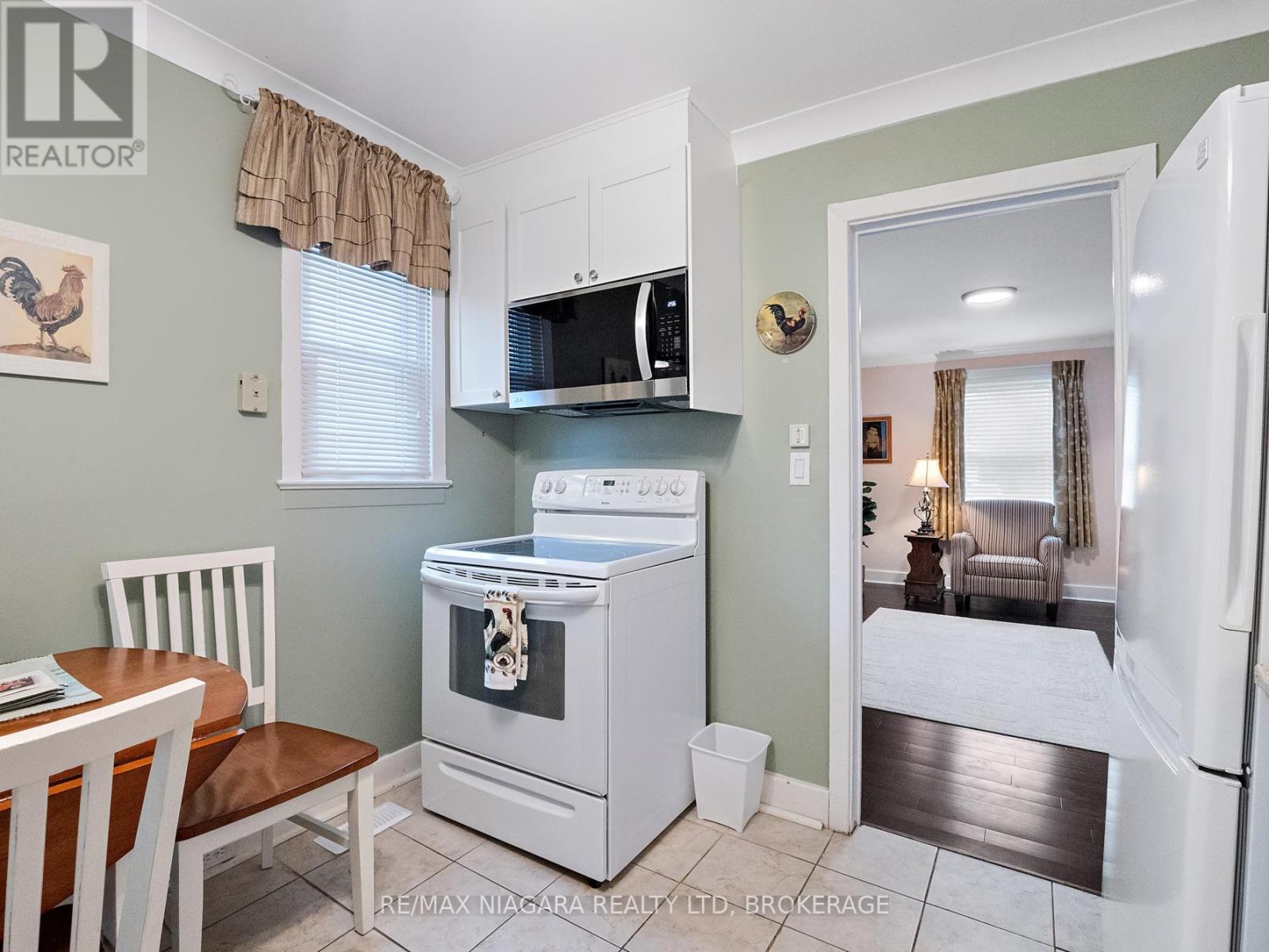 207 Gilmore Road, Fort Erie (332 - Central), Ontario  L2A 2M2 - Photo 14 - X12067033