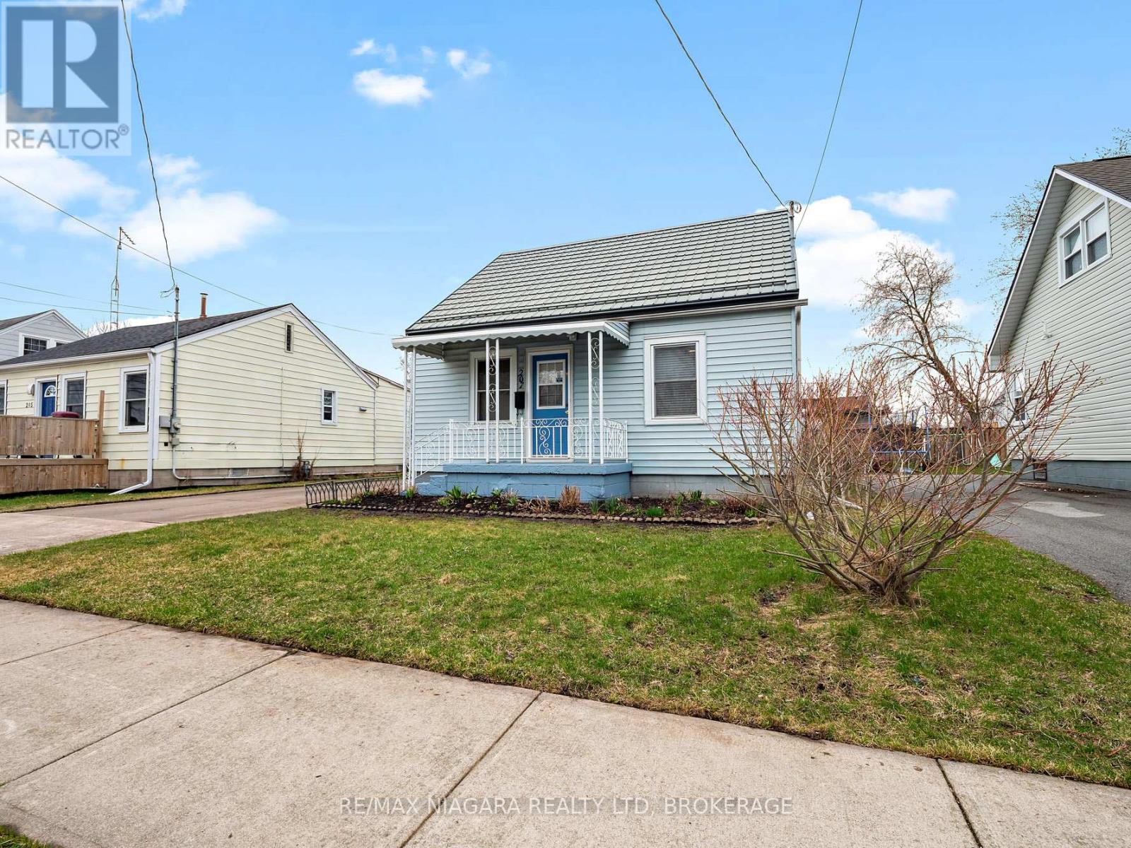 207 Gilmore Road, Fort Erie (332 - Central), Ontario  L2A 2M2 - Photo 2 - X12067033