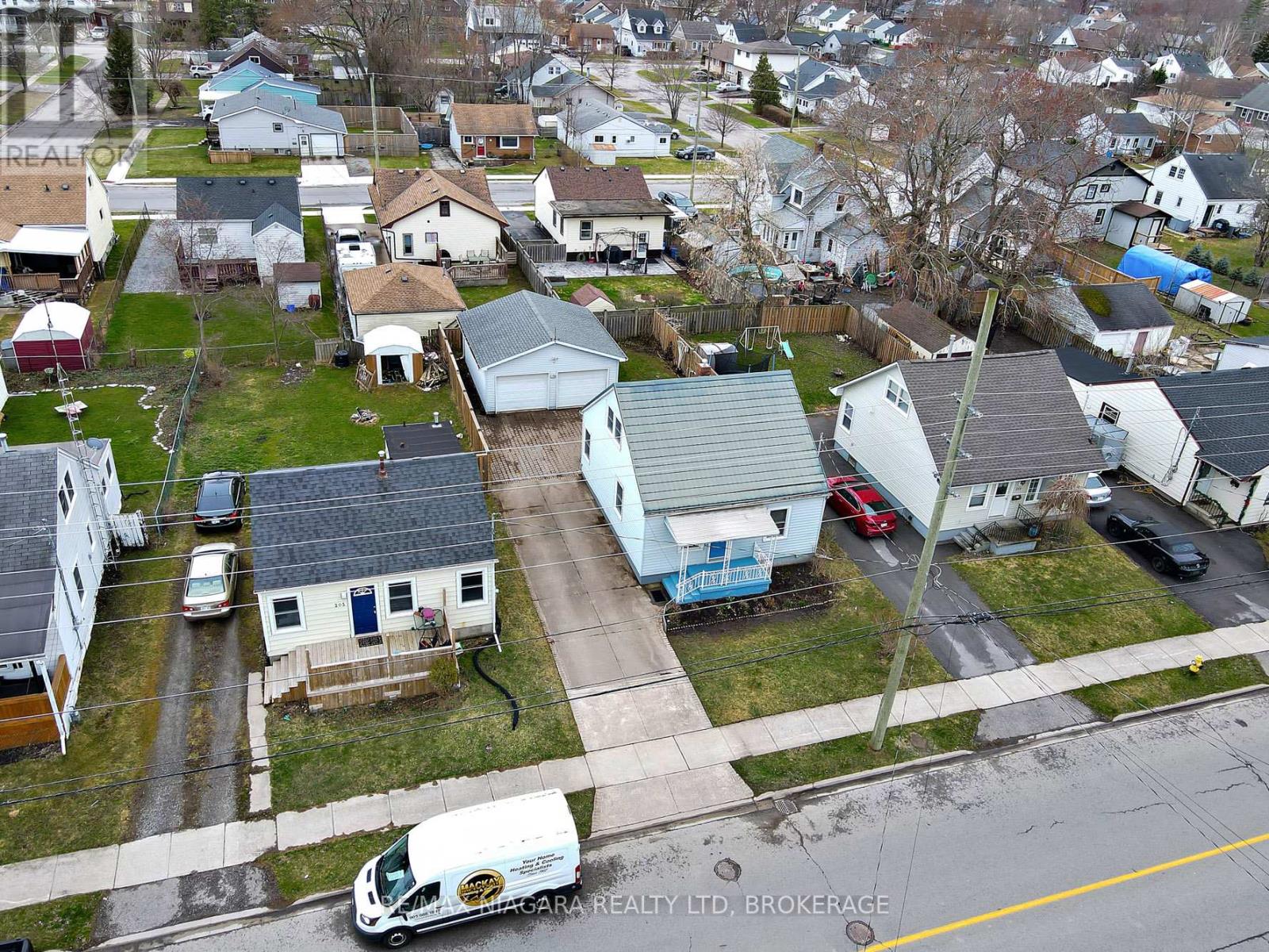 207 Gilmore Road, Fort Erie (332 - Central), Ontario  L2A 2M2 - Photo 22 - X12067033