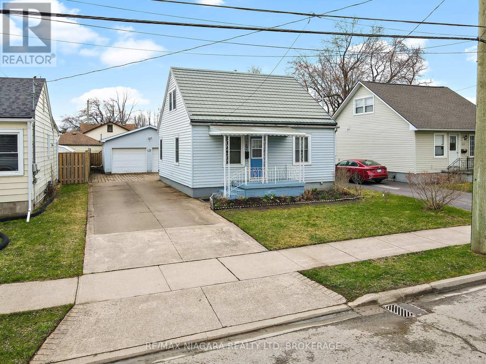 207 Gilmore Road, Fort Erie (332 - Central), Ontario  L2A 2M2 - Photo 23 - X12067033