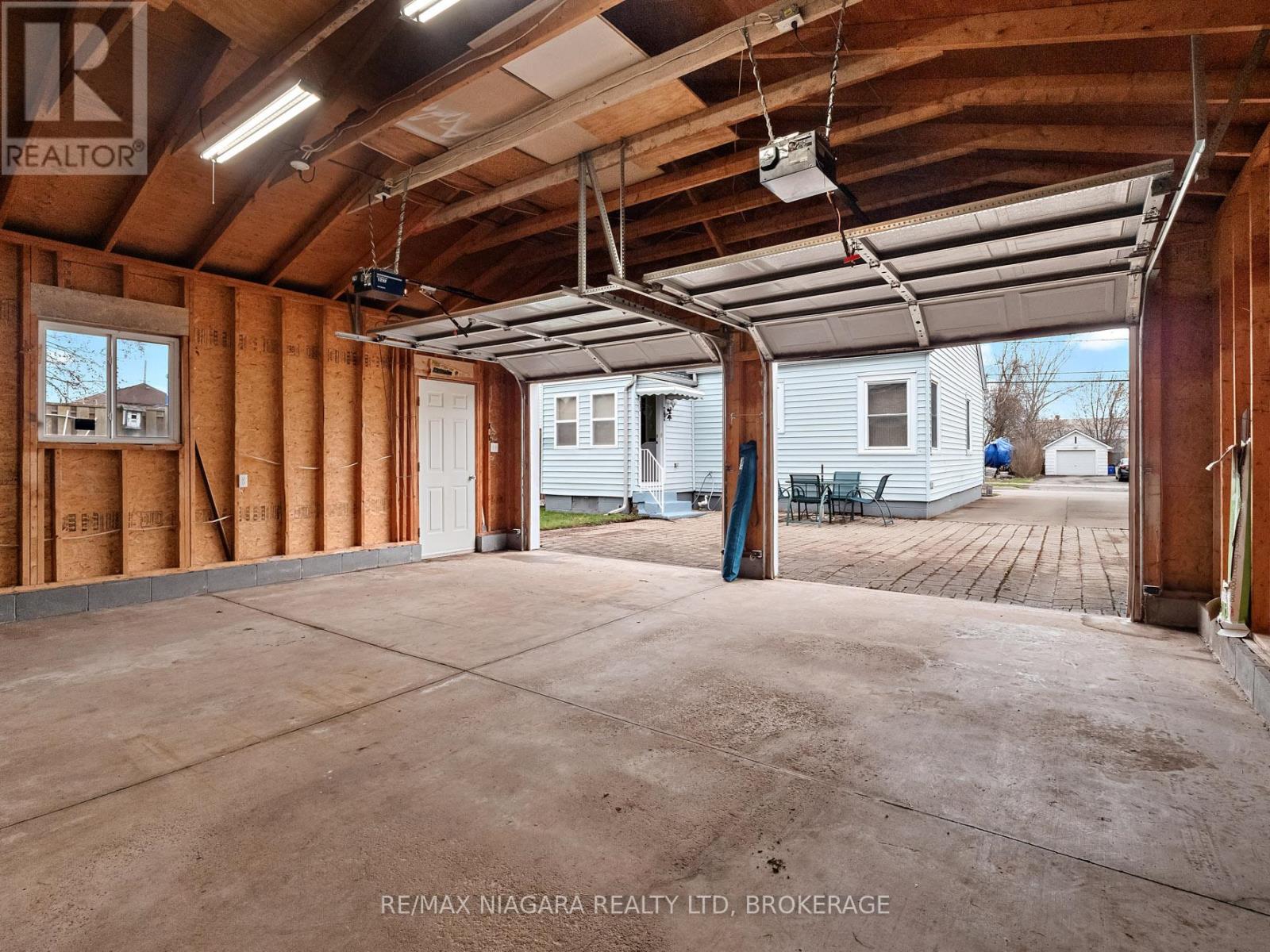 207 Gilmore Road, Fort Erie (332 - Central), Ontario  L2A 2M2 - Photo 31 - X12067033