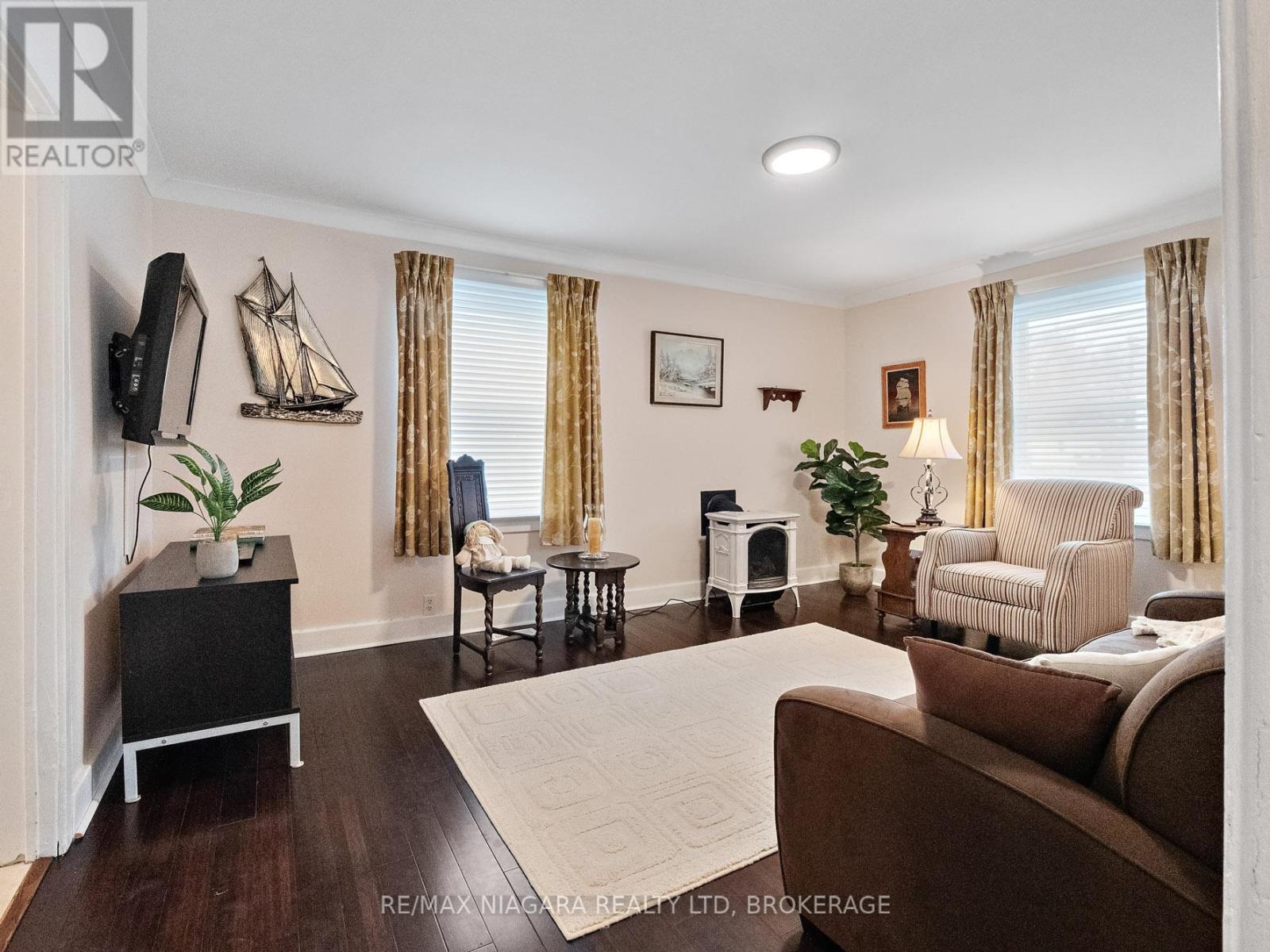 207 Gilmore Road, Fort Erie (332 - Central), Ontario  L2A 2M2 - Photo 5 - X12067033