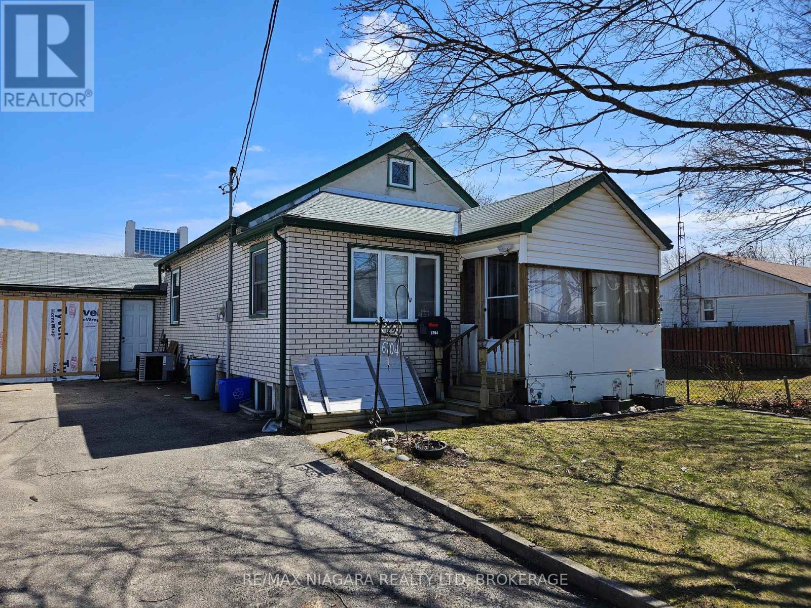 MAIN - 6704 AILANTHUS AVENUE, niagara falls (217 - arad/fallsview), Ontario