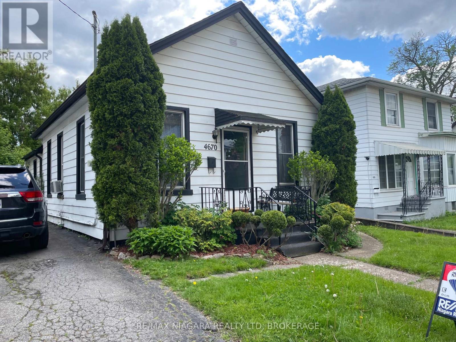 4670 Huron Street, Niagara Falls (Downtown), Ontario  L2E 2H8 - Photo 1 - X12071047