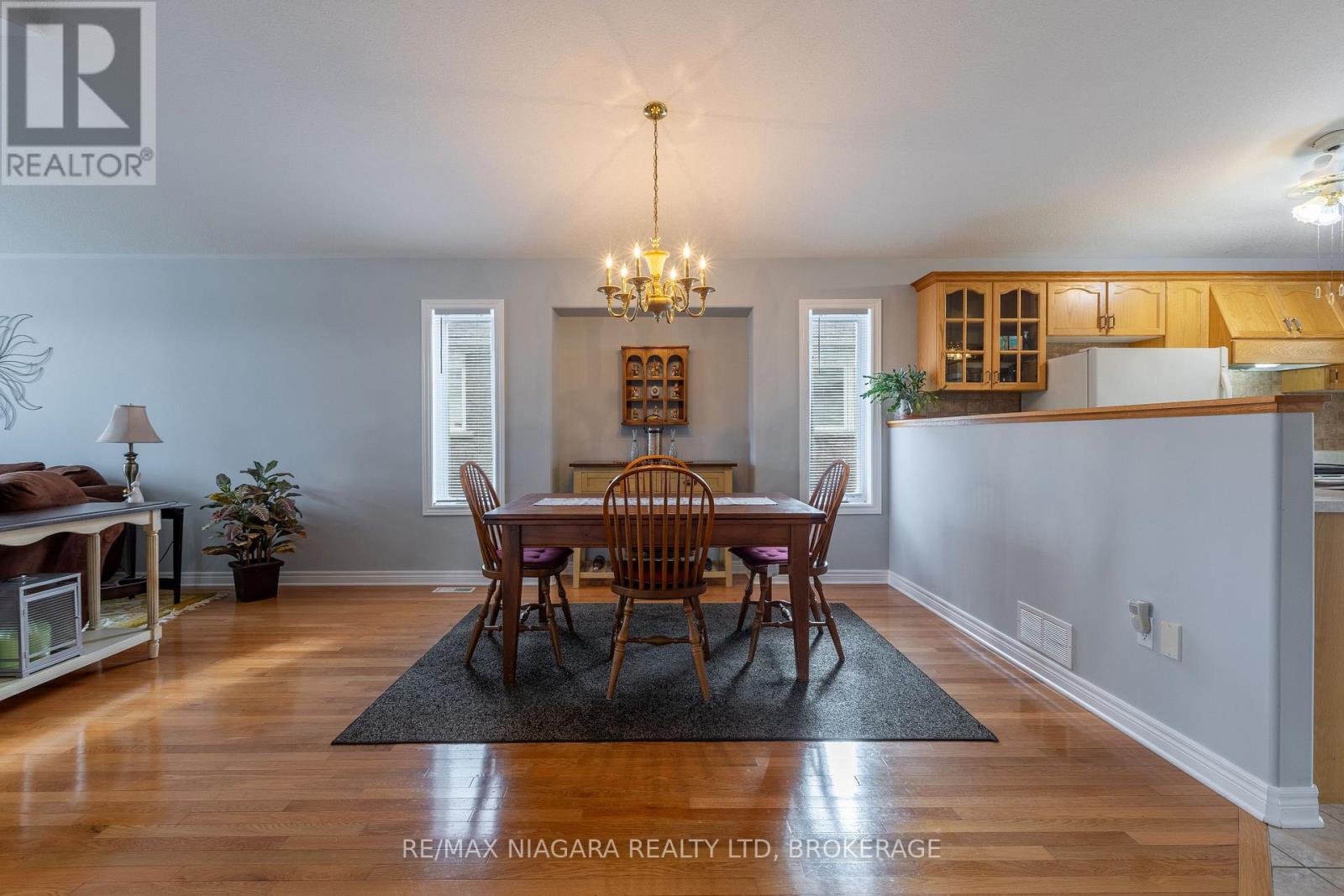 15 Lea Crescent, Welland (769 - Prince Charles), Ontario  L3C 7J6 - Photo 10 - X12072689