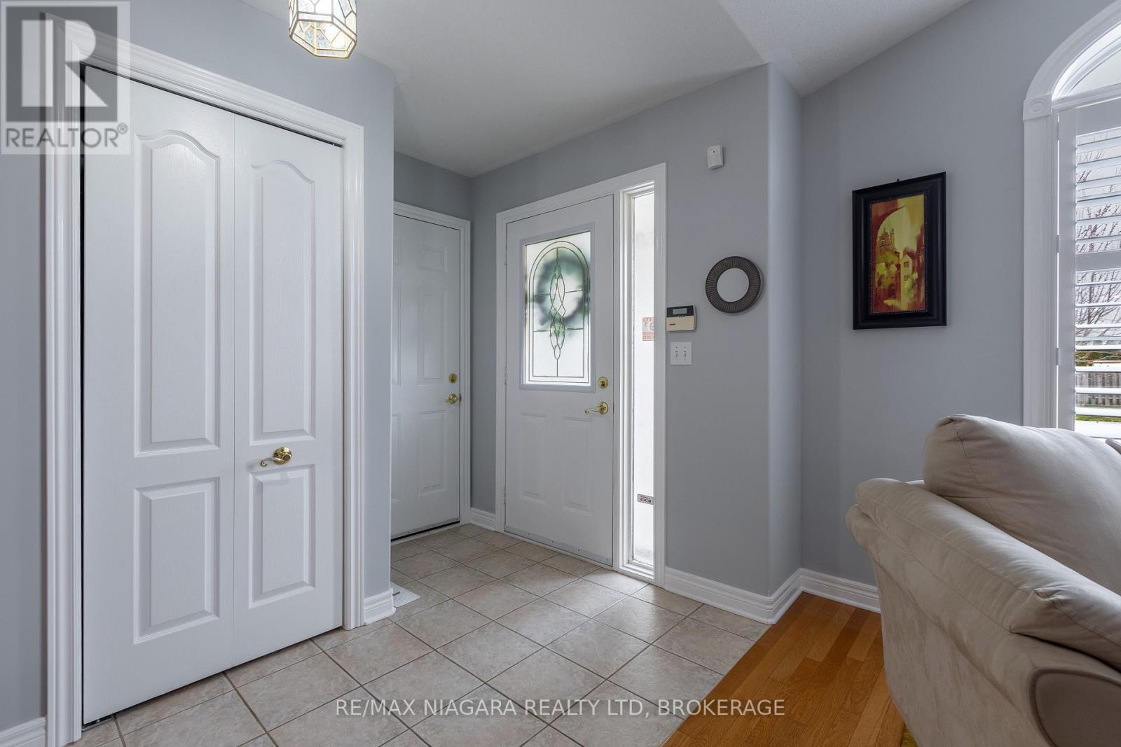 15 Lea Crescent, Welland (769 - Prince Charles), Ontario  L3C 7J6 - Photo 5 - X12072689