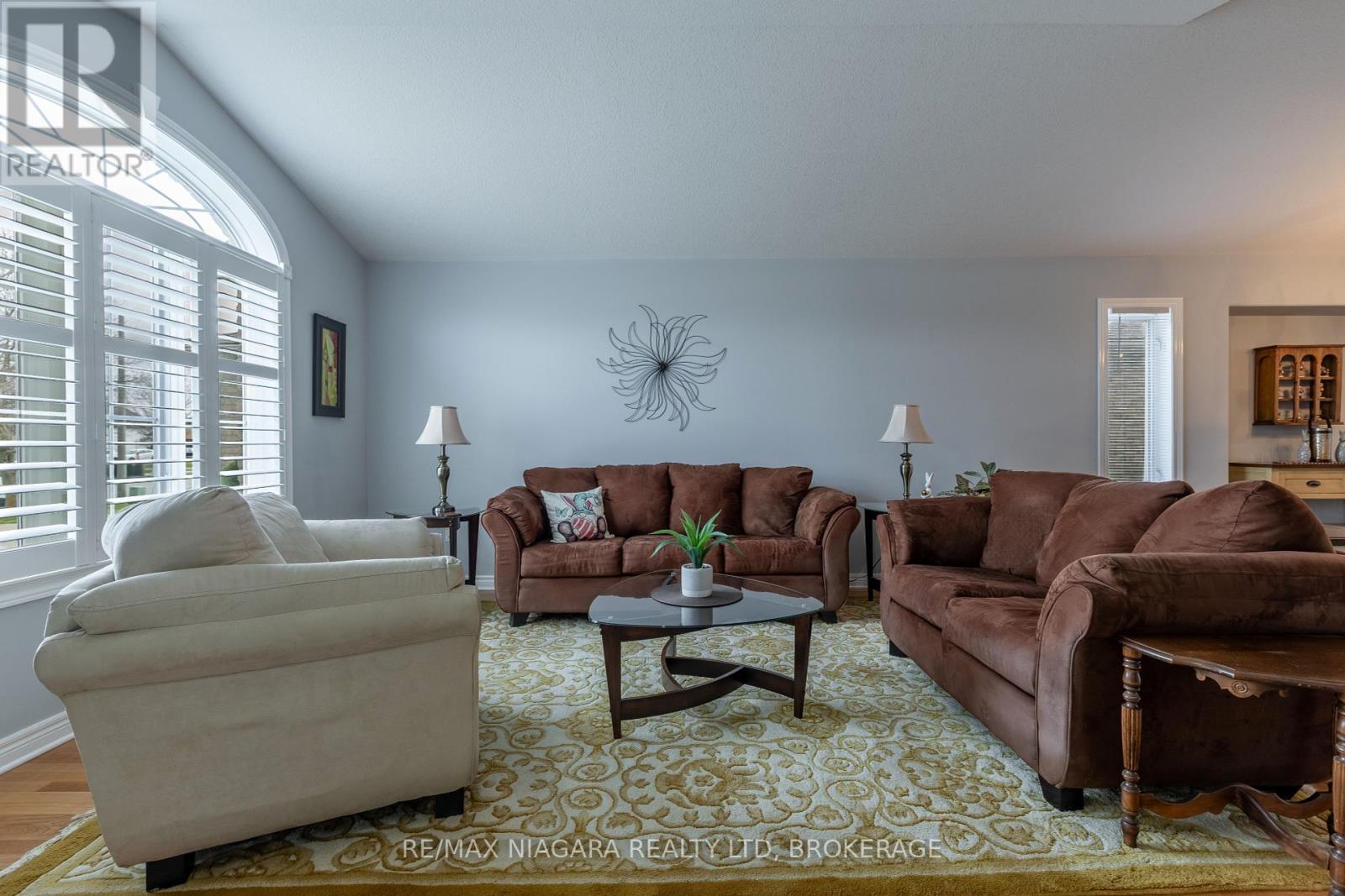 15 Lea Crescent, Welland (769 - Prince Charles), Ontario  L3C 7J6 - Photo 6 - X12072689